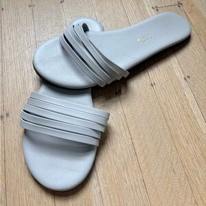 Tkees leather slides in light gray/stone, size 8